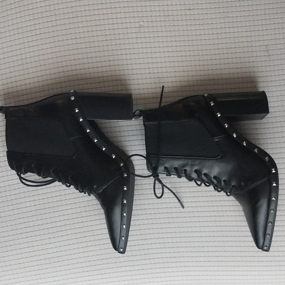 Charles David Bootie Black Chunky Heel  Studded Silver Lace Up Hi Ankle Size 7 - Picture 4 of 14